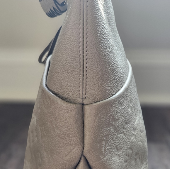 We Accept Offers Louis Vuitton Maida Hobo Turtledove Empriente - Picture 6 of 16